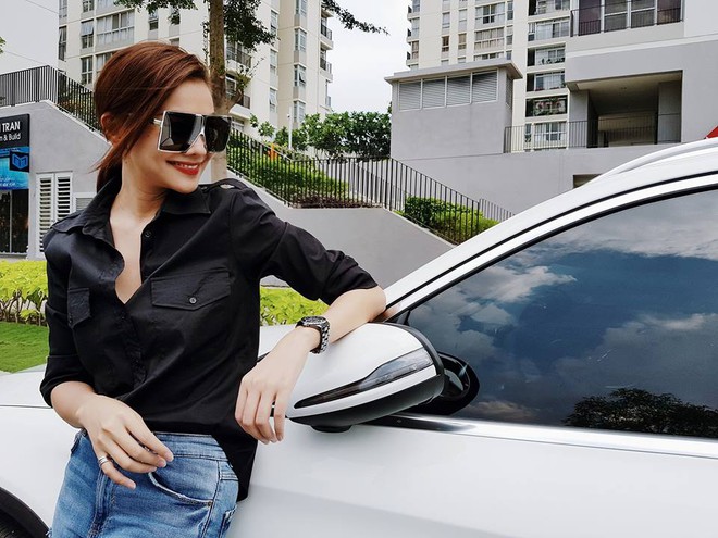 Ngọc Trinh khoe lưng trần mướt mắt ai nhìn cũng mê, Phạm Hương lại trung thành với style kín cổng cao tường suốt tuần qua - Ảnh 7.