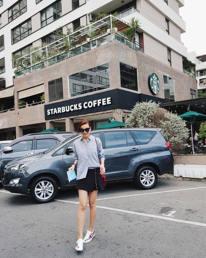 Ngọc Trinh khoe lưng trần mướt mắt ai nhìn cũng mê, Phạm Hương lại trung thành với style kín cổng cao tường suốt tuần qua - Ảnh 5.