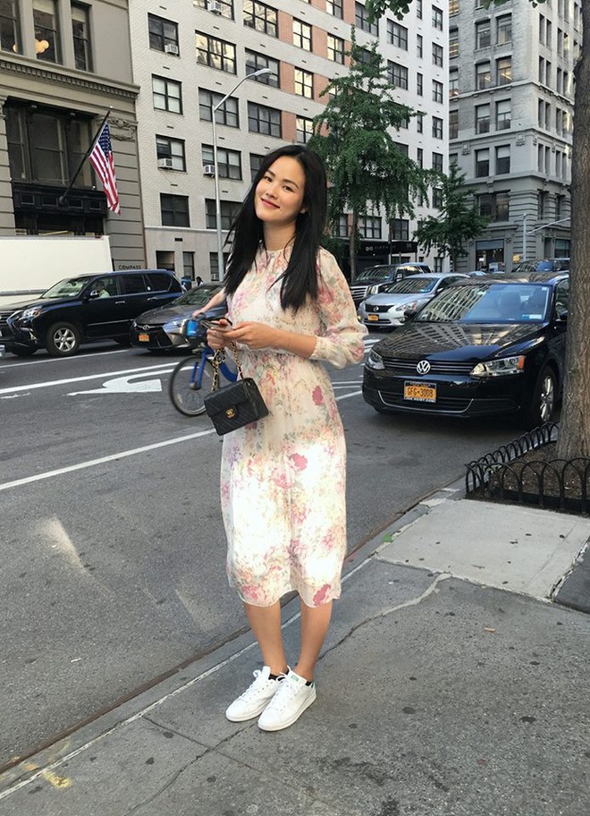 Ngọc Trinh khoe lưng trần mướt mắt ai nhìn cũng mê, Phạm Hương lại trung thành với style kín cổng cao tường suốt tuần qua - Ảnh 13.