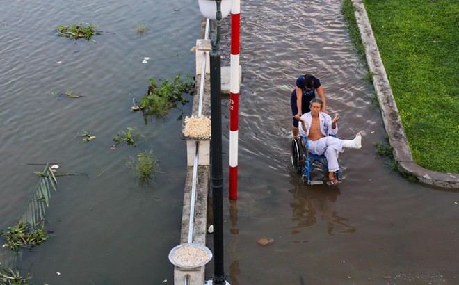 Những bức ảnh tuyệt đẹp này sẽ khiến bạn nhận ra, trong mưa, cuộc đời vẫn dịu dàng đến thế - Ảnh 14.