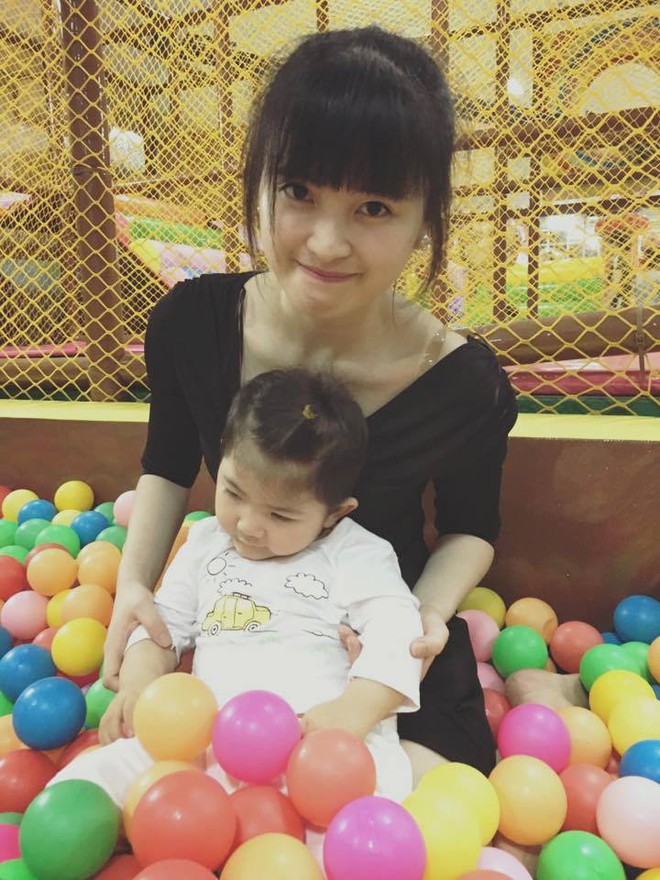 Em bé Lào Cai Yến Nhi đã tròn 2 tuổi, đáng yêu như thiên thần trong tiệc sinh nhật hồng - Ảnh 9.