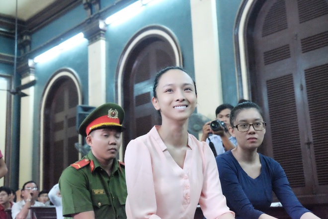 Những điểm nổi bật tại phiên xét xử hoa hậu Trương Hồ Phương Nga bị đại gia tố lừa đảo 16,5 tỷ đồng - Ảnh 7.