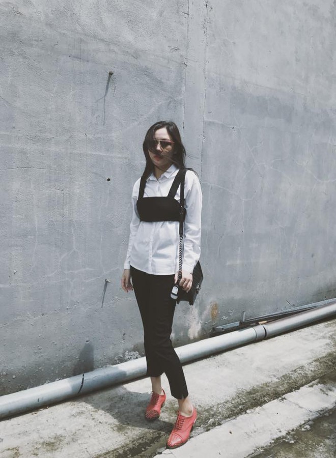 Chẳng nói chẳng rằng, sao Việt rủ nhau mặc toàn đồ đen - trắng trong street style tuần này - Ảnh 12.