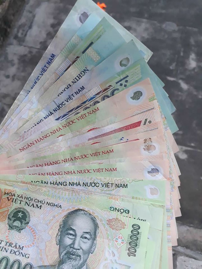 Chồng cống nạp lương cuối tháng, tiện thể gửi thư gọi vợ là con điên, vợ không giận mà còn lên mạng khoe - Ảnh 4. Chồng cống nạp lương cuối tháng, tiện thể gửi thư gọi vợ là con điên, vợ không giận mà còn lên mạng khoe - Ảnh 4.