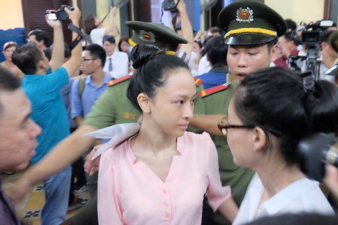 Hoa hậu Trương Hồ Phương Nga đã được tại ngoại sau 2 năm 3 tháng tạm giam - Ảnh 5.