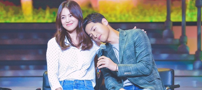 Tấm thiệp cưới được mong chờ nhất của Song Joong Ki và Song Hye Kyo đã xuất hiện? - Ảnh 2.