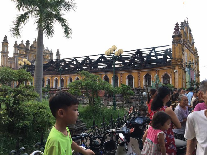 Nam Định: Nhà thờ cổ hơn 100 năm tuổi bị thiêu rụi trong đêm - Ảnh 4.