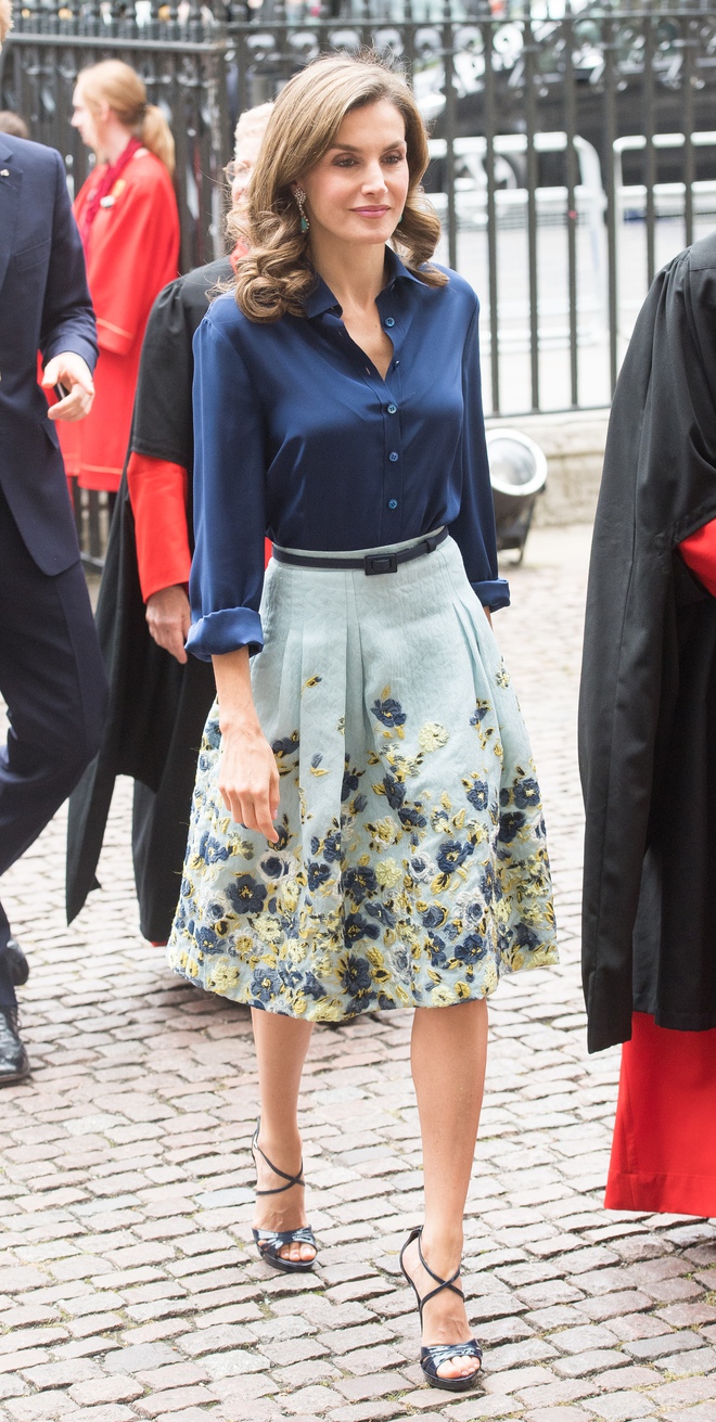 Giống công nương Kate, Nữ hoàng Tây Ban Nha chỉ chuộng những hãng đồ bình dân và chẳng ngại mặc đi mặc lại một mẫu - Ảnh 2.