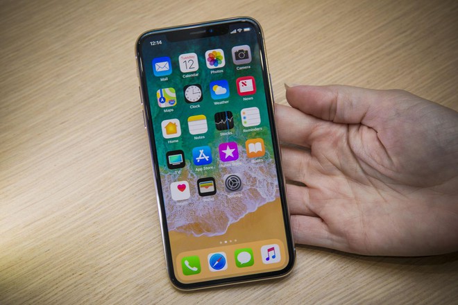 Tạo hình của Tôn Lệ trong phim mới: tóc giống như Iphone X, sử dụng son nội địa giá rẻ - Ảnh 2.