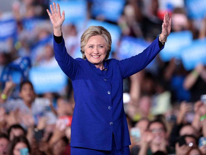 Bà Hillary Clinton đã dành đến 600 tiếng để làm đẹp trong suốt quá trình tranh cử - Ảnh 2. Bà Hillary Clinton đã dành đến 600 tiếng để làm đẹp trong suốt quá trình tranh cử - Ảnh 2.