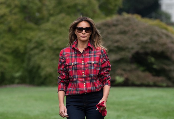 Loạt trang phục gây chú ý của bà Melania Trump: Bộ được khen nức nở, bộ lại bị chê không thương tiếc - Ảnh 6.