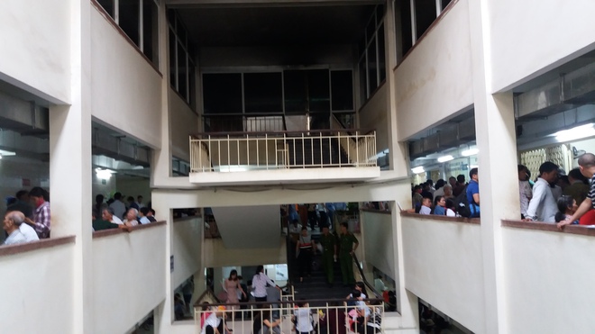 Cháy tại phòng thu tiền Khoa khám bệnh của bệnh viện Bạch Mai: Bệnh nhân đi khám chuyển các khoa khác - Ảnh 5.