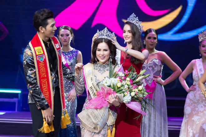 Á hậu Phương Lê bất ngờ vượt mặt Dương Yến Ngọc đăng quang Hoa hậu Quý bà Hòa bình thế giới 2017 - Ảnh 1.