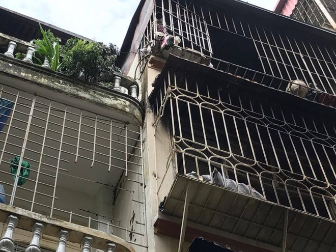 Vụ cháy nhà 2 mẹ con tử vong ở phố Vọng (Hà Nội): Bất lực nhìn cánh tay và tiếng cầu cứu trong chuồng cọp - Ảnh 4.