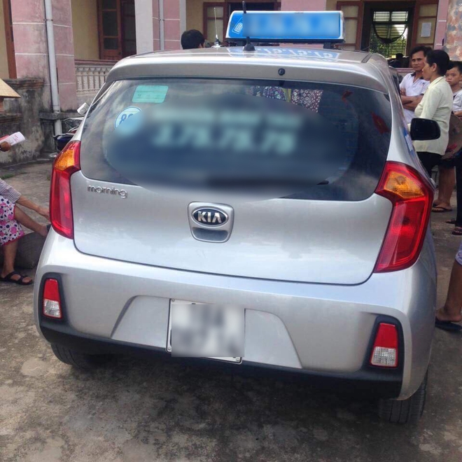 Thái Bình: Phụ huynh chặn taxi hô bắt cóc vì 4 học sinh thuê xe đi chơi - Ảnh 2.