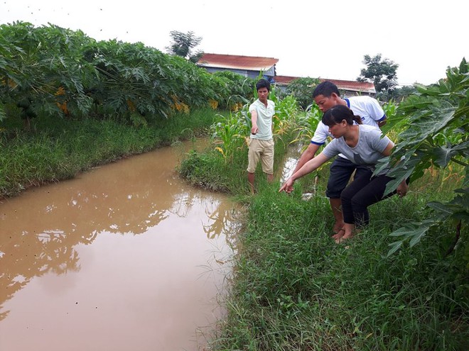 Vụ bé trai tử vong cạnh vườn đu đủ với nhiều vết thương: Tôi không tin rằng con mình bị ngạt nước - Ảnh 2.