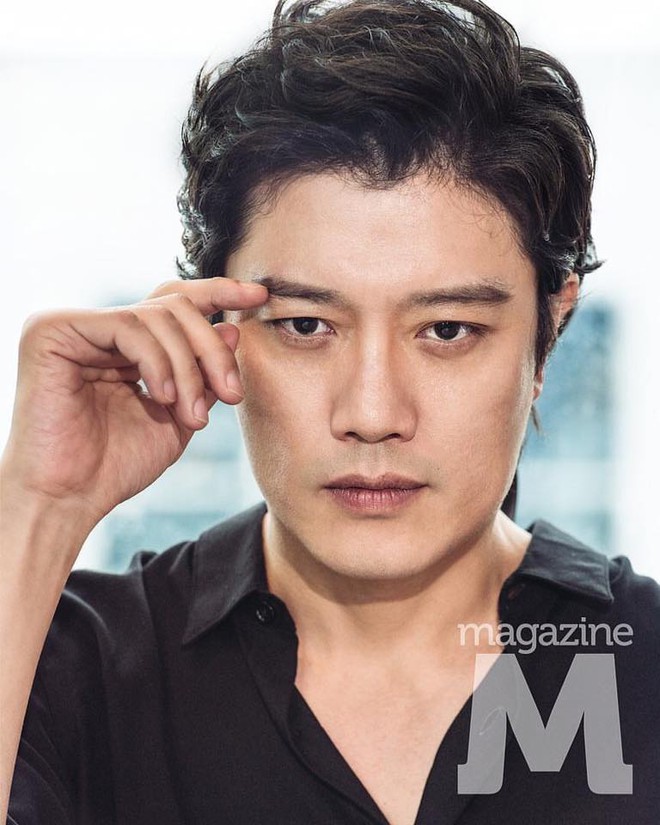 Phim mới của Lee Jong Suk, Jang Dong Gun thống trị phòng vé, dàn sao điển trai ngời ngời trên tạp chí - Ảnh 5.