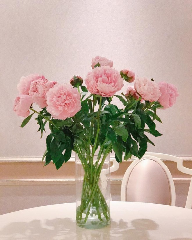 Ngắm căn hộ góc nào cũng lãng mạn và ngọt ngào với hoa tươi của hoa hậu Phạm Hương - Ảnh 13.