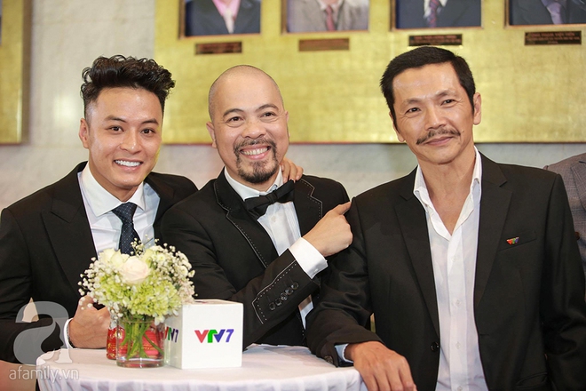 Bảo Thanh Sống chung với mẹ chồng tình tứ với chồng trên thảm đỏ VTV Awards - Ảnh 14.