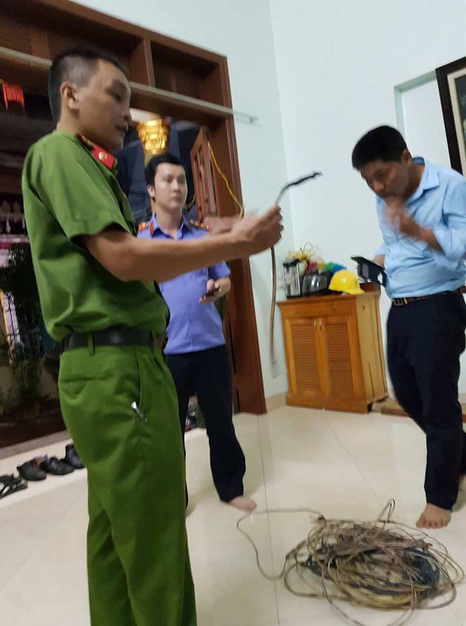 Hà Nội: Điện chập khiến một phụ nữ bị giật tử vong trước cửa nhà - Ảnh 2.