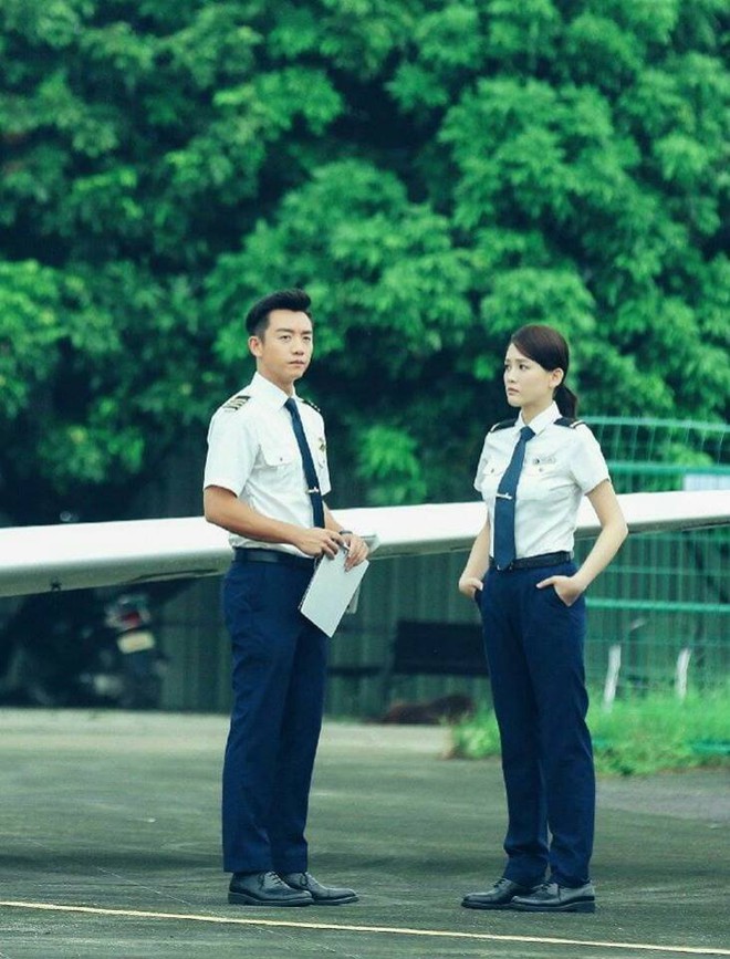Nữ phi công Trần Kiều Ân diện đồ đơn giản vẫn nổi bật giữa dàn mỹ nam - Ảnh 3.
