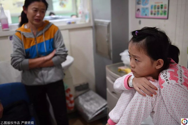 “Con không muốn trở thành gánh nặng của bố mẹ, không có con thì vẫn còn anh và em mà, bé gái 14 tuổi muốn từ bỏ trị bệnh vì gia đình quá nghèo - Ảnh 4. “Con không muốn trở thành gánh nặng của bố mẹ, không có con thì vẫn còn anh và em mà, bé gái 14 tuổi muốn từ bỏ trị bệnh vì gia đình quá nghèo - Ảnh 4.