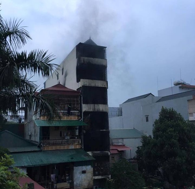 Hà Nội: Cháy nhà giữ đêm cứu được 5 người lớn, 2 cháu bé chết ngạt - Ảnh 4.