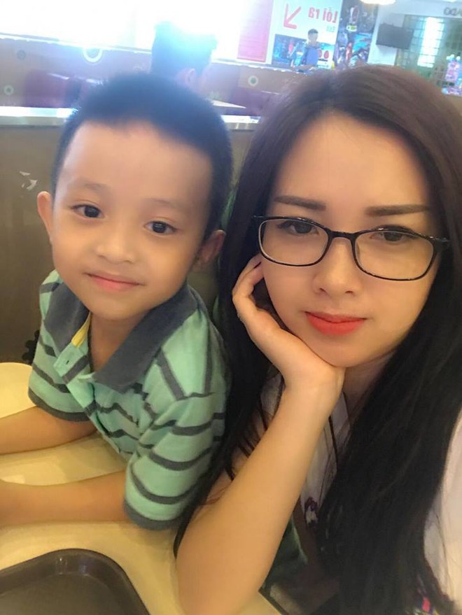 Single mom xinh đẹp kể về những ngày đi diễn kiệt sức để kiếm tiền, con ở nhà gọi ông bà là bố mẹ - Ảnh 4.