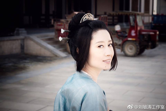 Vượt qua ồn ào ngoại tình với Lưu Khải Uy, Vương Âu bất ngờ xuất hiện bên Trần Khôn - Ảnh 12. Vượt qua ồn ào ngoại tình với Lưu Khải Uy, Vương Âu bất ngờ xuất hiện bên Trần Khôn - Ảnh 12.