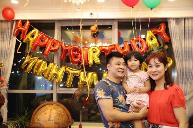 Qua bão scandal, bà xã Xuân Bắc trẻ trung đến dự sinh nhật con gái Tự Long - Ảnh 4.