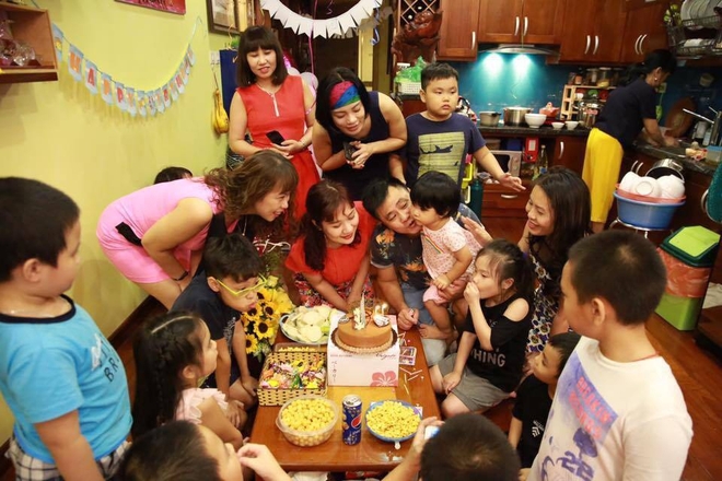 Qua bão scandal, bà xã Xuân Bắc trẻ trung đến dự sinh nhật con gái Tự Long - Ảnh 6.