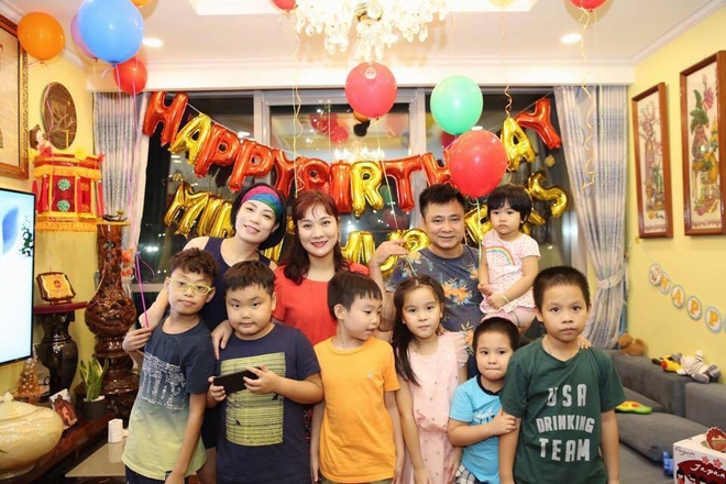 Qua bão scandal, bà xã Xuân Bắc trẻ trung đến dự sinh nhật con gái Tự Long - Ảnh 2.