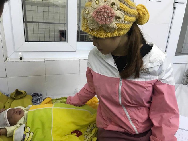 Bé gái 16 ngày tuổi loét thủng giác mạc sau khi người nhà nhỏ sữa mẹ để chữa đau mắt - Ảnh 1.