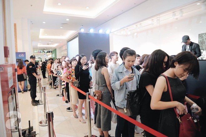 Tới trưa lượng khách vẫn đổ về H&M, quầy thanh toán xếp hàng dài - Ảnh 21.