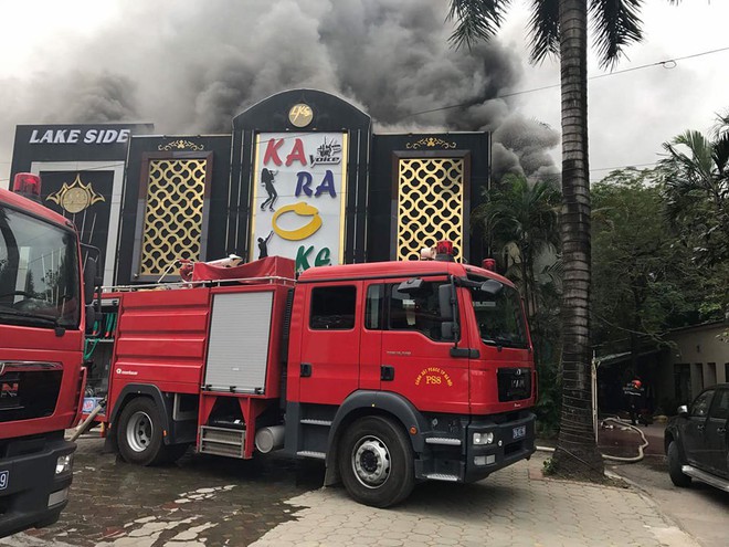 Hà Nội: Cháy lớn tại quán Karaoke ở Khu đô thị Linh Đàm, nhiều người hoảng loạn - Ảnh 6.