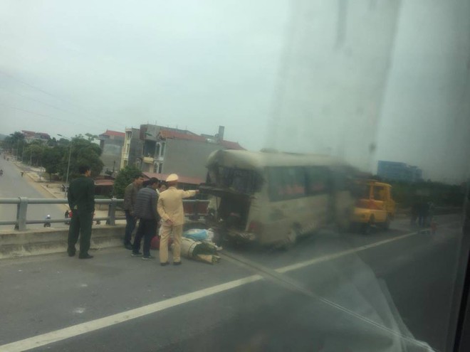 Tai nạn trên cao tốc Hà Nội - Lào Cai, 4 người nhập viện - Ảnh 2.