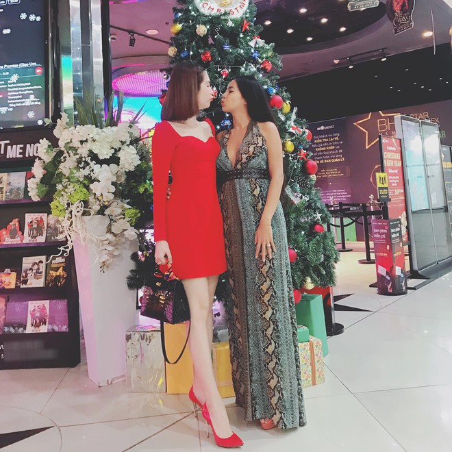 Mặc cùng kiểu váy với Kỳ Duyên, Ngọc Trinh không những kém sang mà còn tụt giảm phong độ vì... kiểu tóc - Ảnh 3. Mặc cùng kiểu váy với Kỳ Duyên, Ngọc Trinh không những kém sang mà còn tụt giảm phong độ vì... kiểu tóc - Ảnh 3.