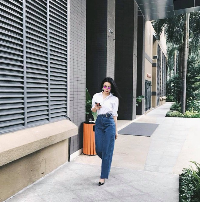 Street style tuần này: Angela Phương Trinh diện váy ôm già chát, Kỳ Duyên nổi bật vì dát hàng hiệu từ đầu tới chân - Ảnh 11. Street style tuần này: Angela Phương Trinh diện váy ôm già chát, Kỳ Duyên nổi bật vì dát hàng hiệu từ đầu tới chân - Ảnh 11.