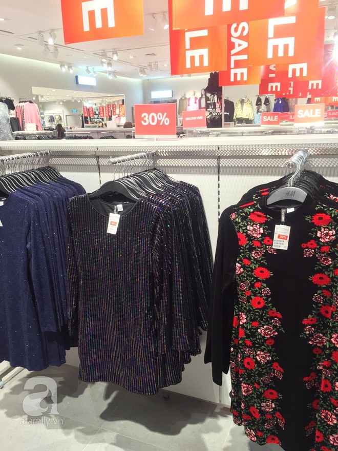 H&M sale 50% nhưng tìm được đồ để mua thì... hơi khó - Ảnh 6.