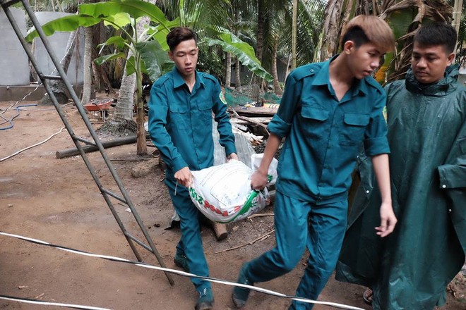 Bão Tembin: Bến Tre bắt đầu mưa lớn, một số người dân lên Sài Gòn tránh bão - Ảnh 1.