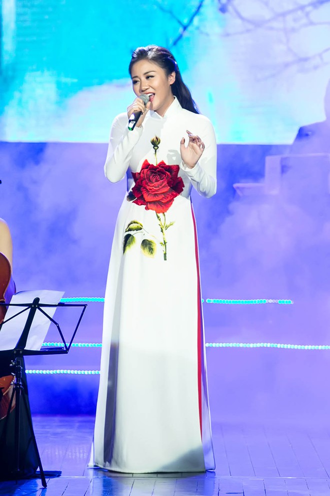 Tạm xa ghế nóng Idol Kids, Văn Mai Hương điệu đà với áo dài  - Ảnh 5.