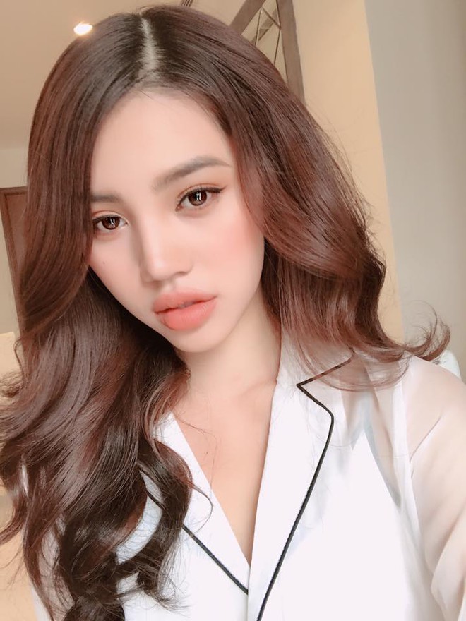 Cuộc sống ngập trong đồ hiệu, du lịch xa xỉ của Jolie Nguyễn - nàng hoa hậu trong hội con nhà giàu - Ảnh 1.