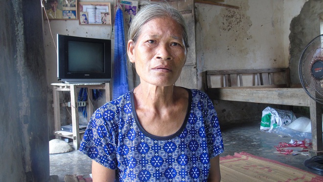 Mẹ mải m&ecirc; chạy theo t&igrave;nh mới bỏ mặc 3 con thơ ng&agrave;y ng&agrave;y ra ng&otilde; g&agrave;o kh&oacute;c ng&oacute;ng tr&ocirc;ng mẹ - Ảnh 2.