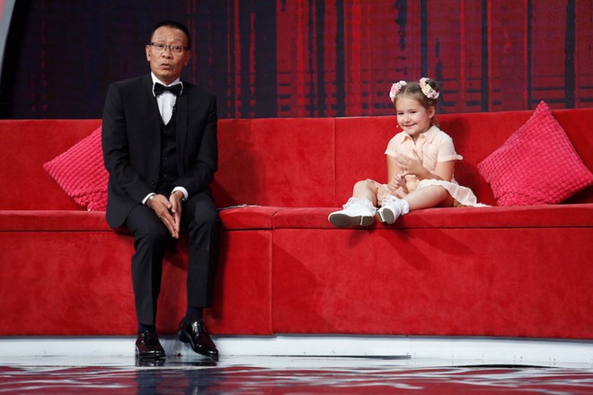 Trước khi gây sốt ở Little big shots, cô bé xinh xắn nói 8 thứ tiếng đã nổi danh thế giới - Ảnh 2.