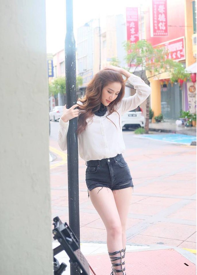 Ngọc Trinh khoe tóc mới trẻ măng, Midu cũng diện một cây đồ teen chẳng kém trong street style tuần này - Ảnh 20.