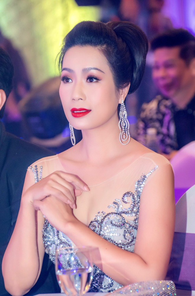 Á hậu Trịnh Kim Chi đẹp mặn mà, khoe vẻ gợi cảm tuổi 46 - Ảnh 2.