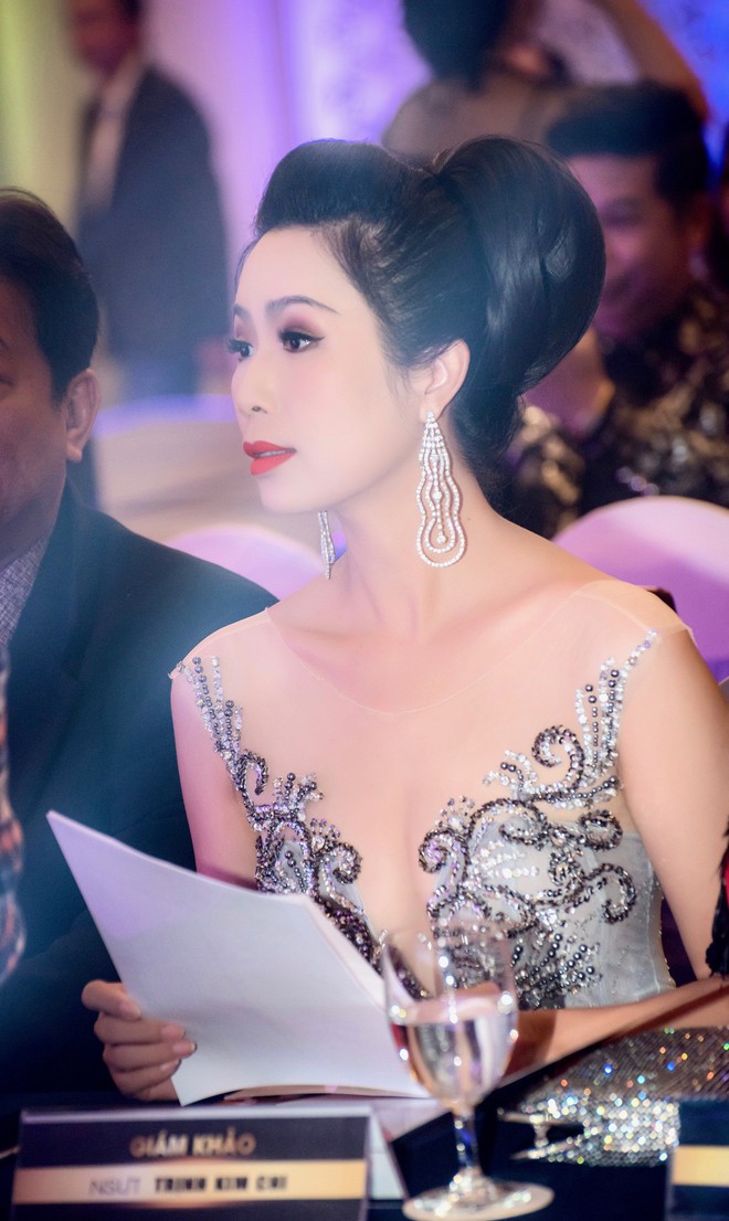 Á hậu Trịnh Kim Chi đẹp mặn mà, khoe vẻ gợi cảm tuổi 46 - Ảnh 7.
