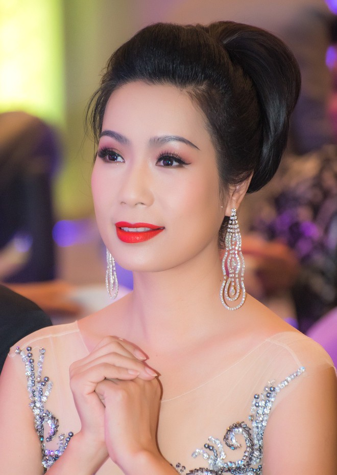 Á hậu Trịnh Kim Chi đẹp mặn mà, khoe vẻ gợi cảm tuổi 46 - Ảnh 8.