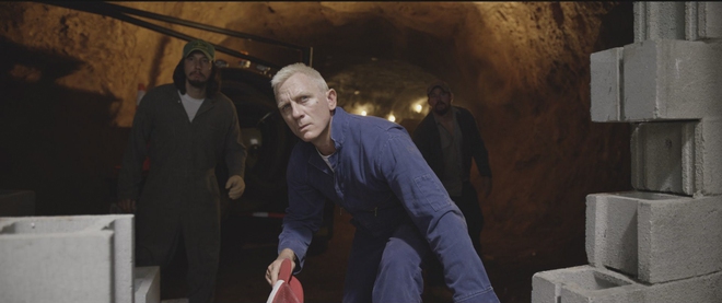 Điệp viên 007 Daniel Craig gây sốc với vai diễn gã tù bá đạo - Ảnh 3.