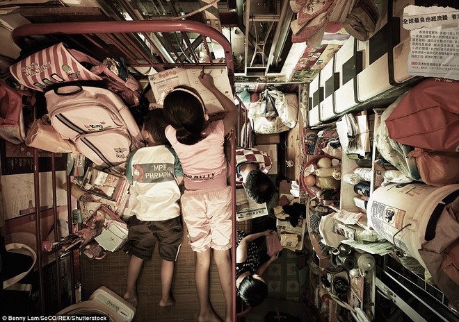 Số phận những người nghèo ở Hong Kong: ngủ không được duỗi thẳng chân, nấu ăn bên cạnh bồn cầu - Ảnh 4.